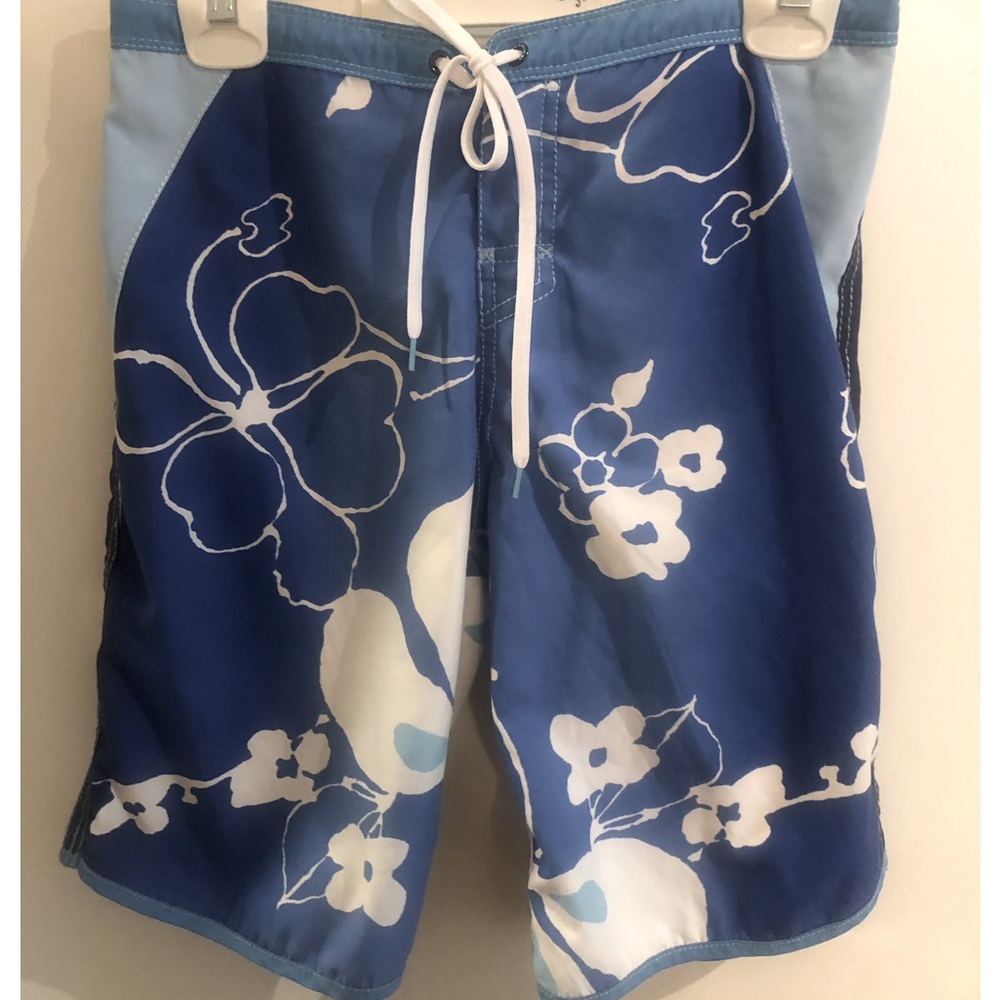 13/$20 Roxy 3, Retro board/swim short